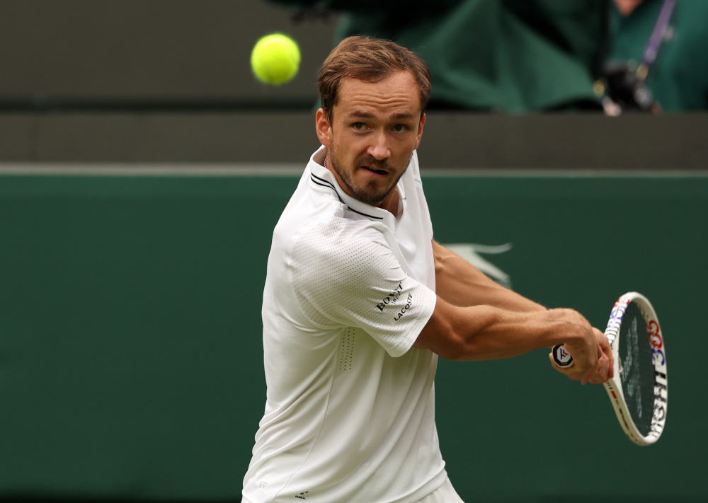 西班牙网球队绝杀世界网球队，梅德韦杰夫打破历史纪录的简单介绍