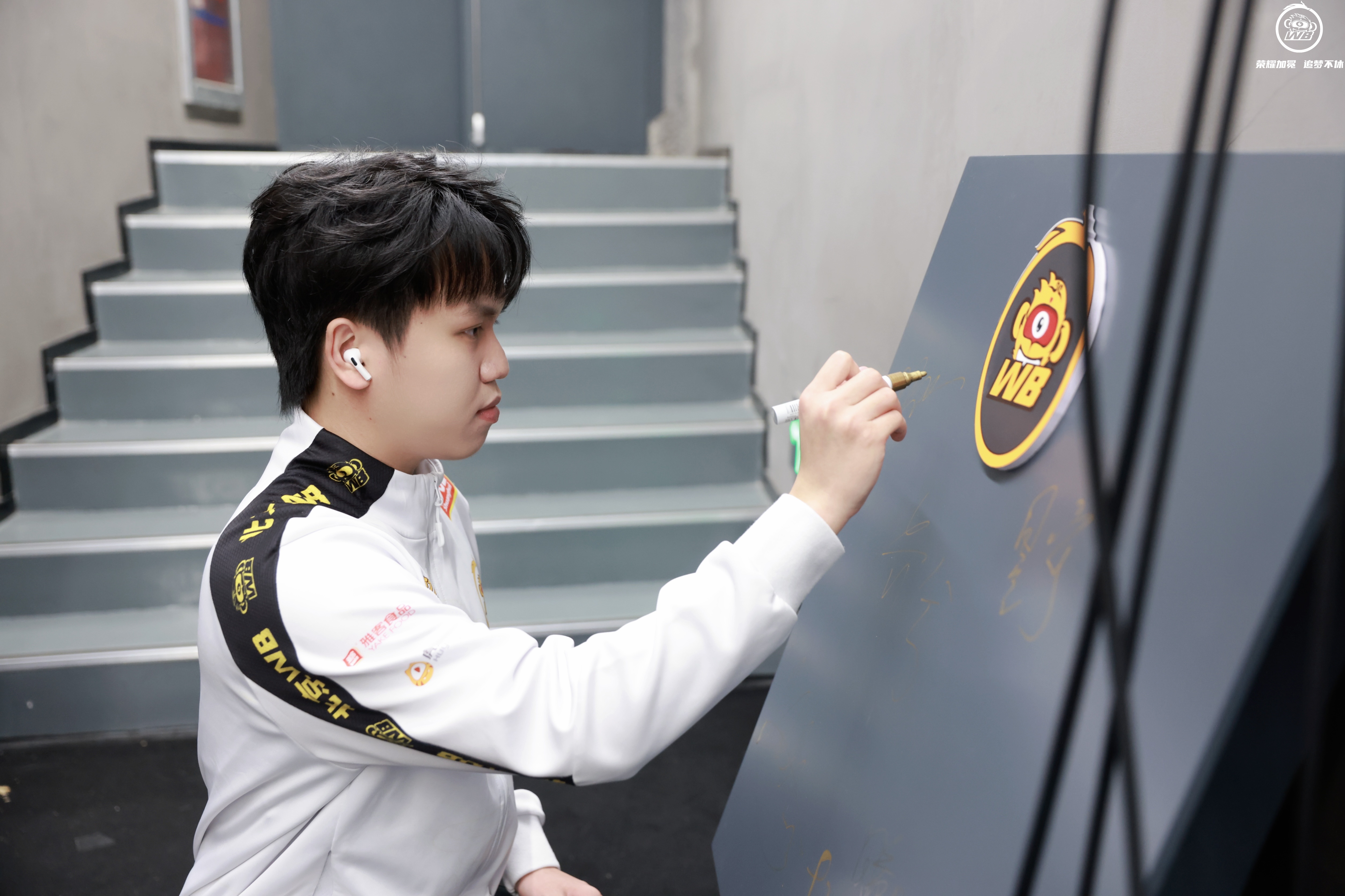 开云体育入口-WBG横扫Astralis，Knight高光表现的简单介绍