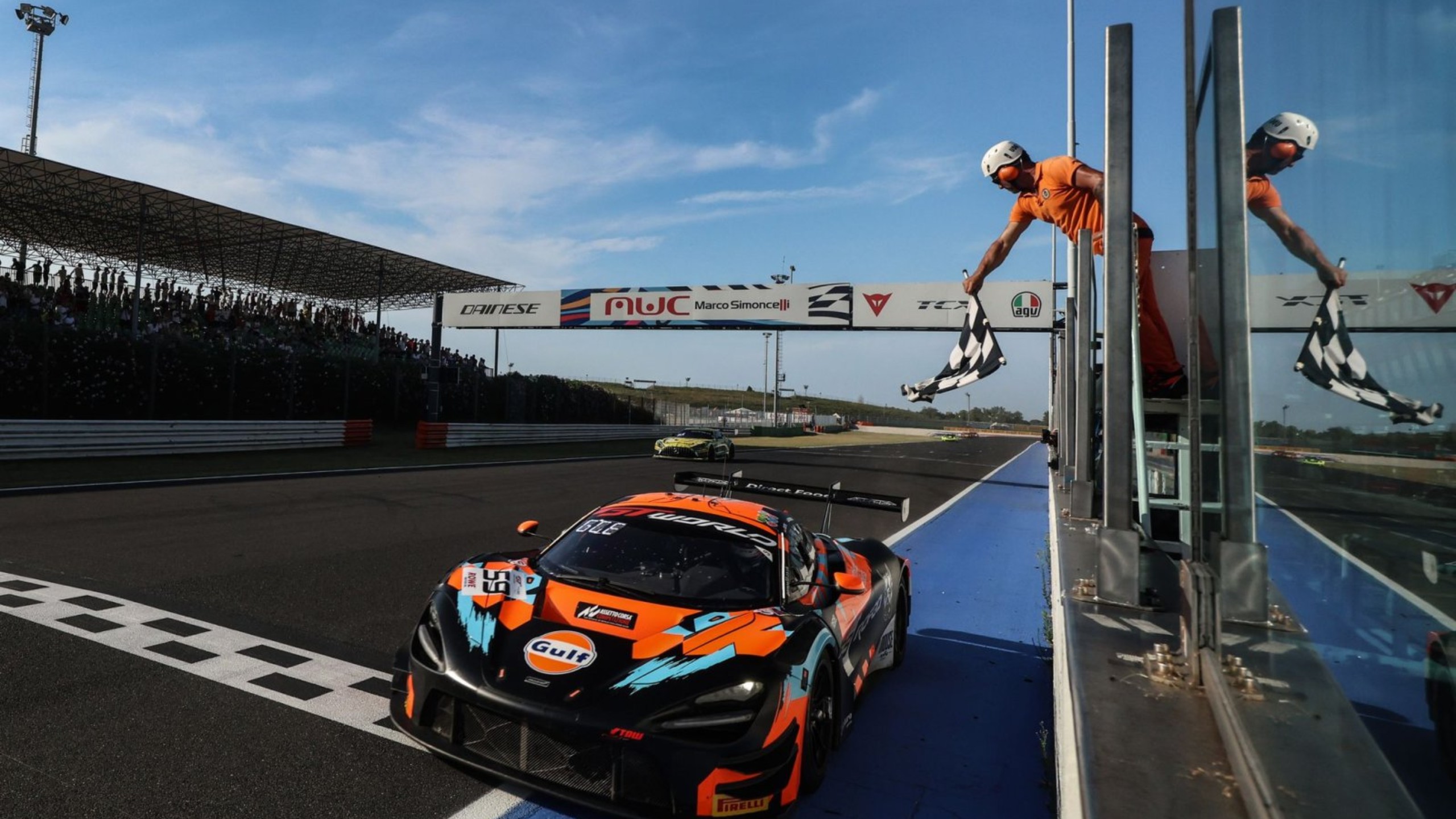 开云体育app-迈凯伦绝杀雷诺车队，塞恩斯惊艳四座