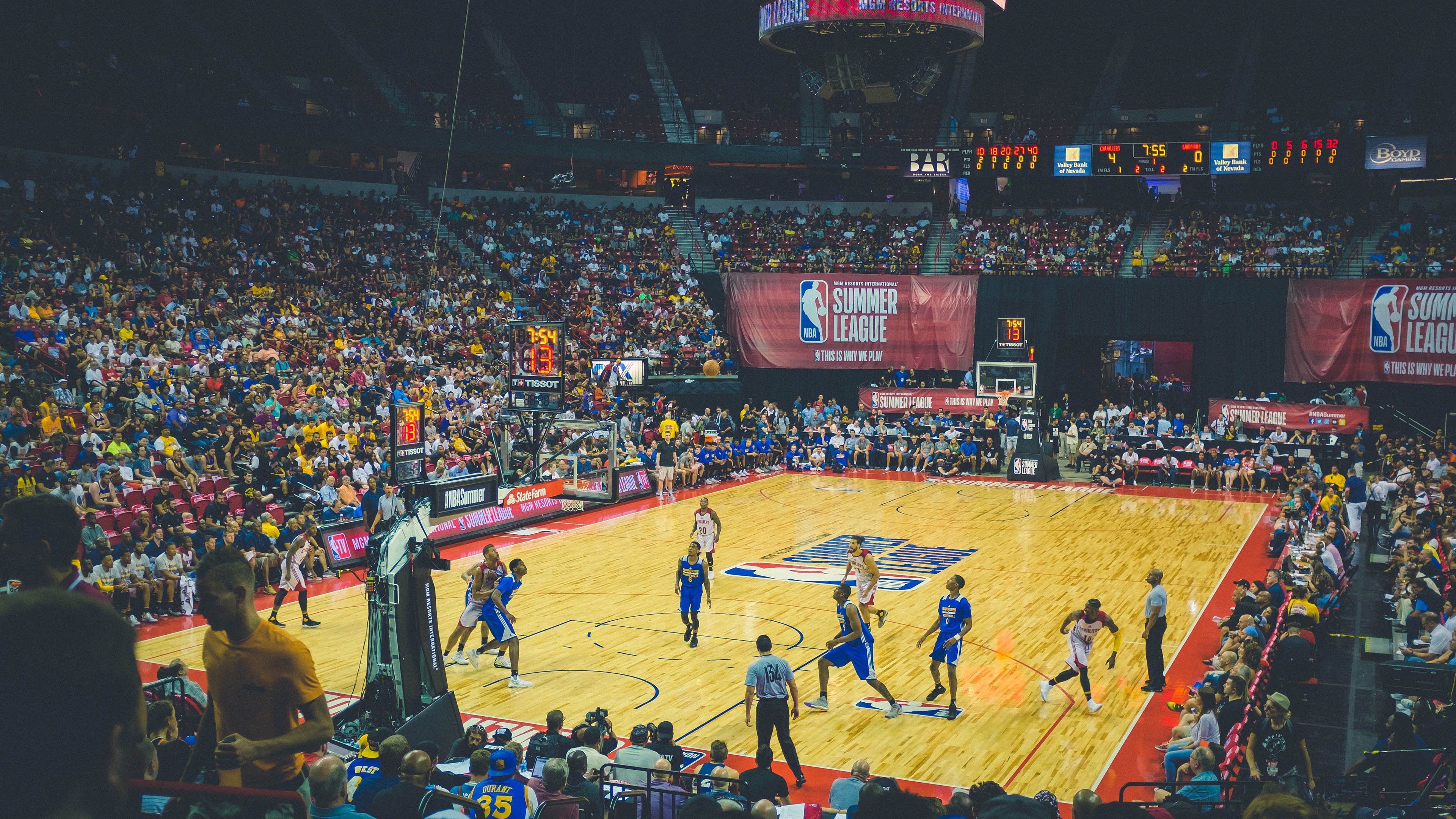 跨界鏖战，76人vs辽宁队，福克斯持续杀伤引领胜利