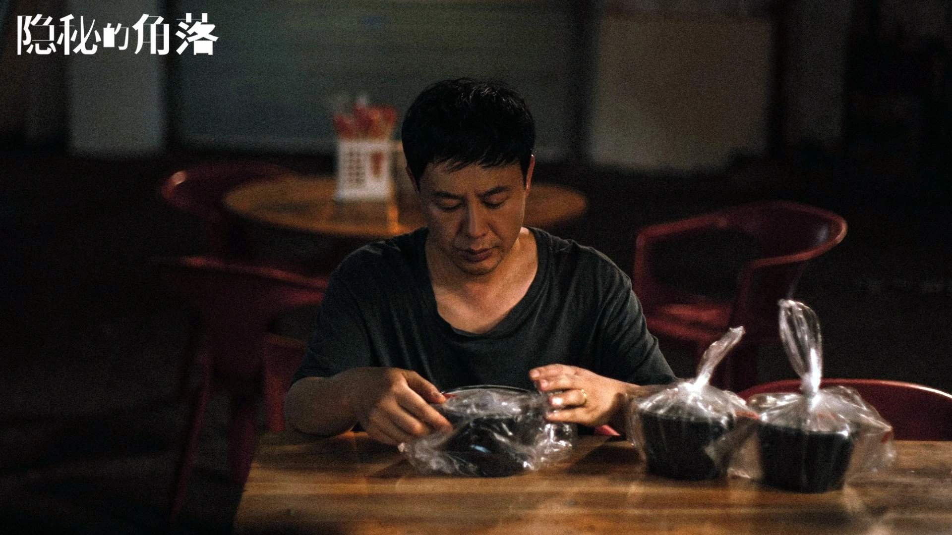 开云体育-这是一篇基于你给出的关键词构思的虚构叙事文章。它假设了2026年世界杯B组的一场关键比赛，并赋予了苏亚雷斯一个意想不到的新角色